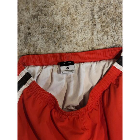 Lot of 4 Activewear Shorts, 3 Nike 1 Under Armour Loose - Picture 4 of 5